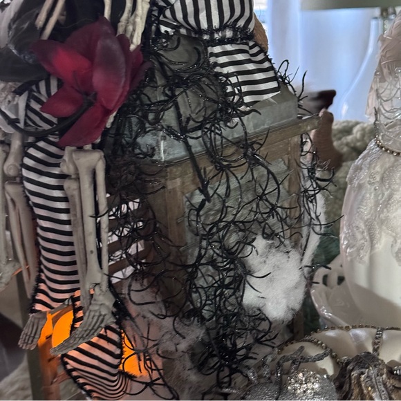 NEW! Spooky Halloween Bride & Groom Corpse Lantern Centerpiece - Picture 7 of 14